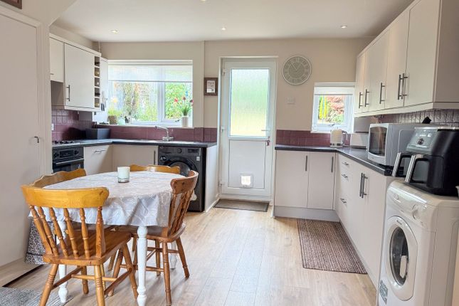 46, Elizabeth Avenue, Newbury photo 2