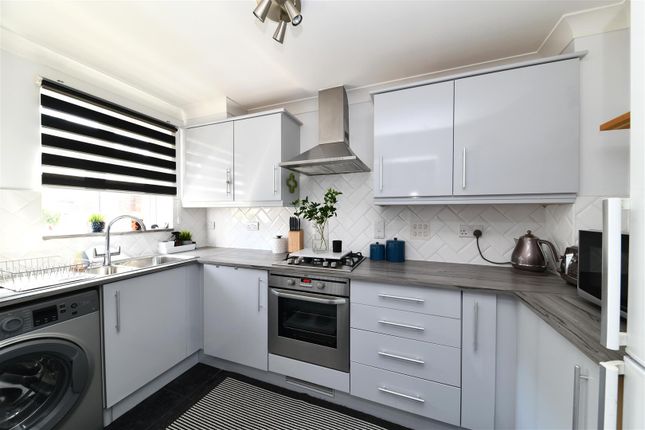 64, Grampian Place, Stevenage photo 2