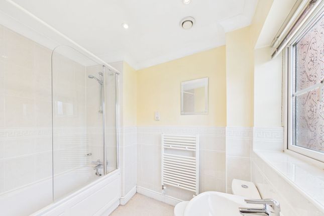Room 3, 1, Brookbank Close, Cheltenham photo 3