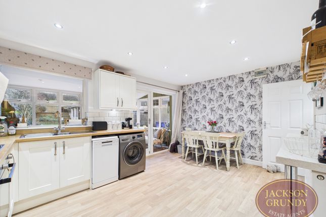 7, Meadow Rise, Towcester photo 3