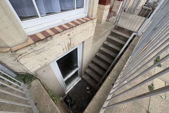 Flat 1, 10, Waterloo Road, Lowestoft photo 2