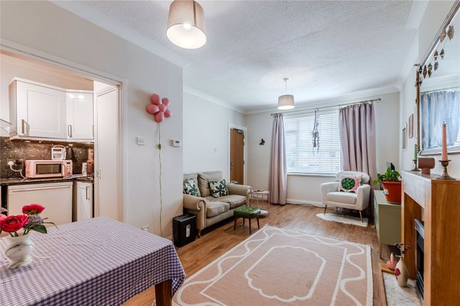 25, Stanmore Place, West Yorkshire photo 2