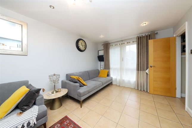 22, Charnwood Road, Hillingdon photo 2