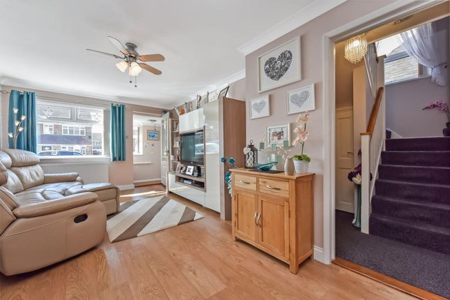 45 Reedham Crescent, Rochester photo 2