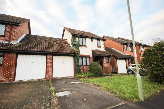 Thumbnail Detached house to rent in Stirling Crescent, Hedge End, Southampton