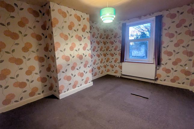 4, West Parade, Sowerby Bridge photo 4