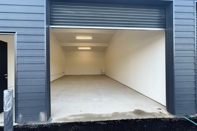 Light industrial to let in Park Lane Paradise, Cheshunt, Waltham Cross