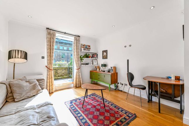 Thumbnail Flat for sale in Moore Court, Islington, London