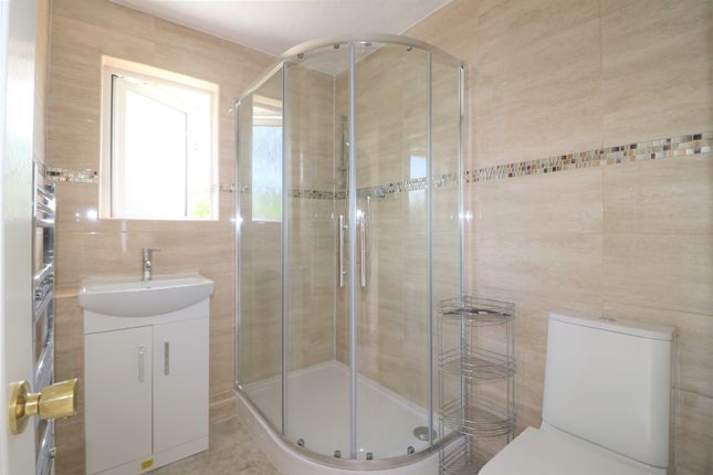 5, Cedar Close, Southampton photo 3