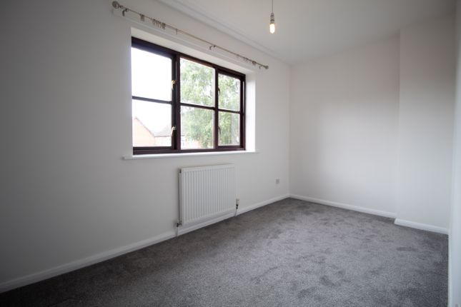 114, Heron Drive, Nottingham photo 5