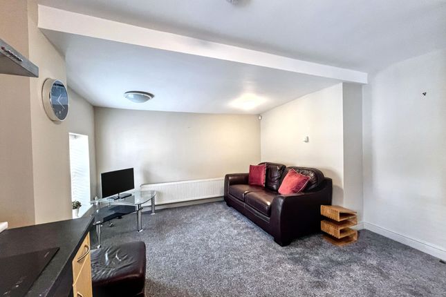 Flat 4, 35 High Street, Knaresborough photo 4