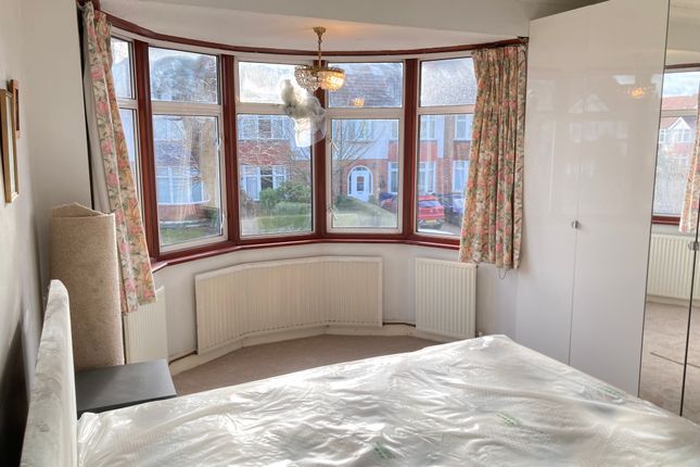 Thumbnail Shared accommodation to rent in Very Near Brunswick Road Area, Ealing Broadway North