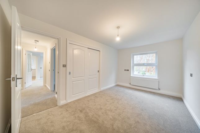 18, Homewood Court, Cedars Village photo 4