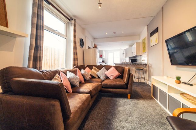 5-bed terraced on 105, Llanishen Street, Cardiff, £2,600/mo