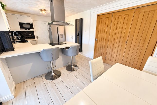 21, Fernhurst Drive, Brierley Hill photo 4