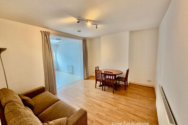 Northfield Avenue, Ealing photo 3