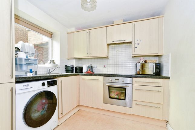 47, Florey Court, Swindon photo 3