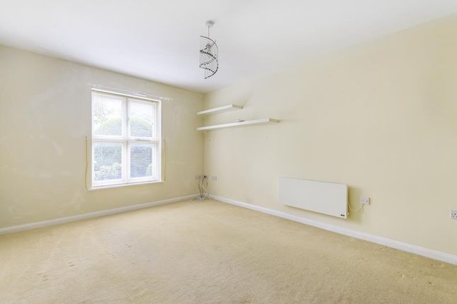 Flat to rent in Welch Way, Witney