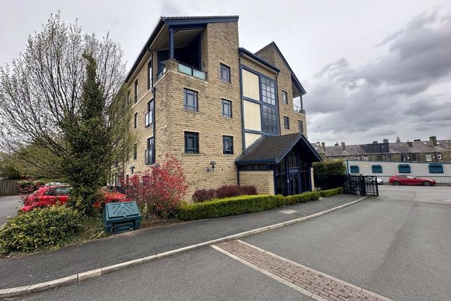 Flat to rent in Equilibrium, Lindley, Huddersfield