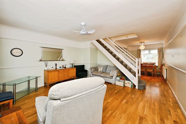 10, Richmond Close, WARE photo 3