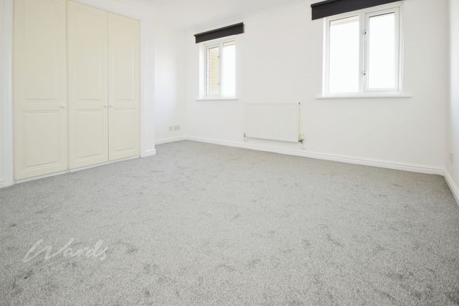 37, Applecross Close, Rochester photo 4