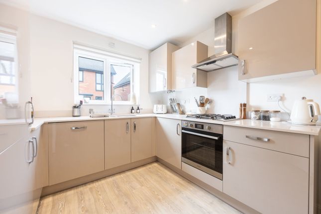 2 Coldland Road, Fareham photo 2