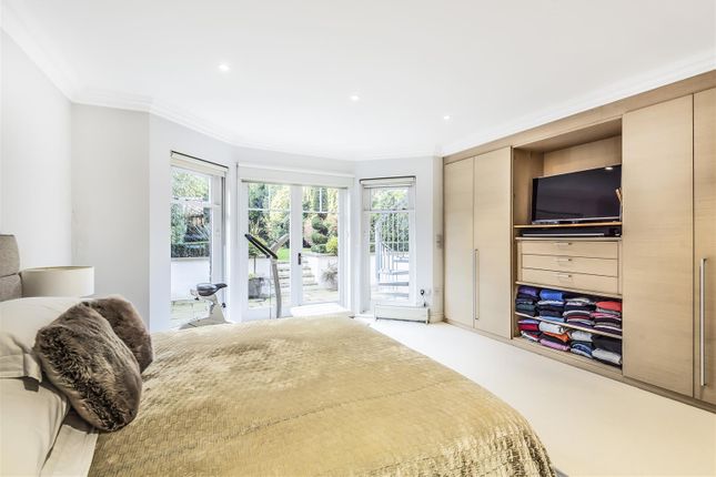 Flat to rent in Fitzjohn's Avenue, Hampstead