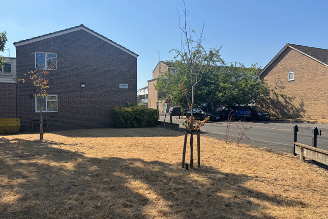 62, Brookfield, Horsell, Woking photo 2