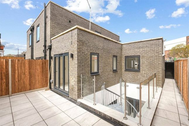 End terrace house for sale in Parkland Road, London