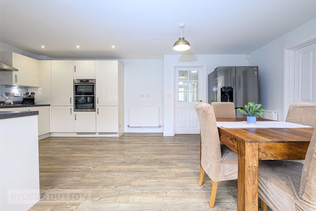2, Fieldfare Close, Huddersfield photo 4