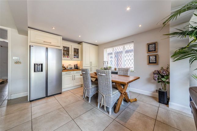 11, Winern Glebe, West Byfleet photo 4