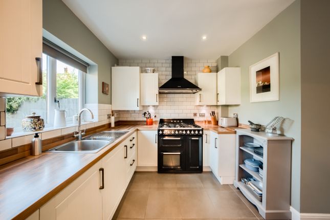 3, Neptune Drive, Stratford-upon-Avon photo 4