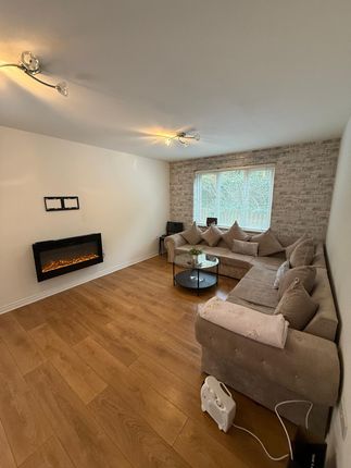 Spacious 2-Bedroom Ground Floor Flat Â€“ En11, Hoddesdon