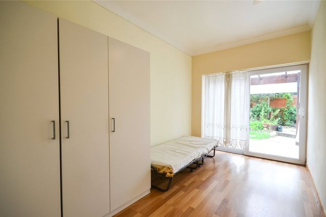 Flat A, 16, Daphne Gardens, London photo 4