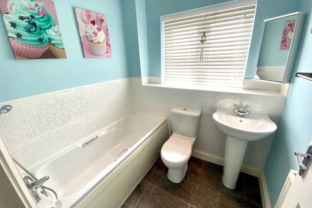 112, Newcastle upon Tyne photo 3