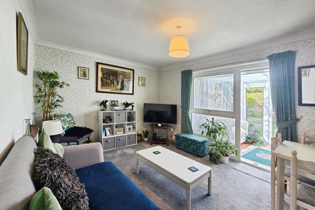 45, Avondale, Ash Vale photo 2