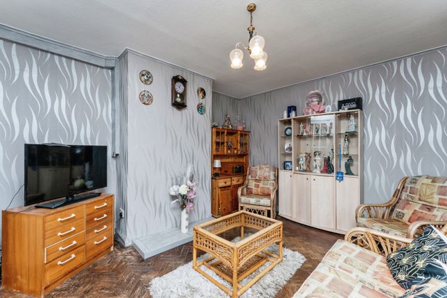 7, Maes Gwynfryn, Flintshire photo 4