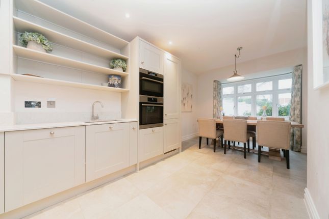 24, Consort Drive, Surrey photo 2