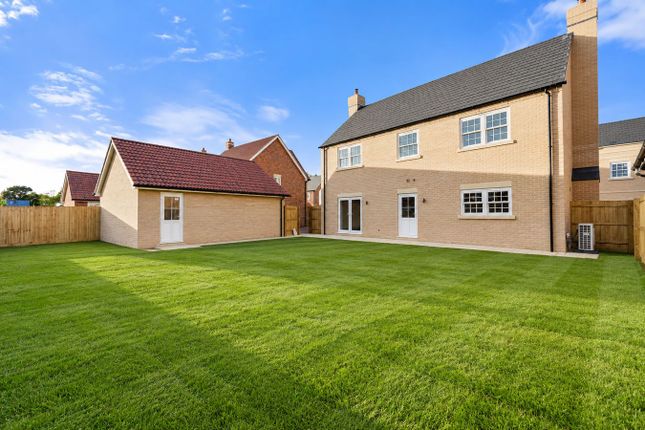 12, Lancaster Way, Colchester photo 4