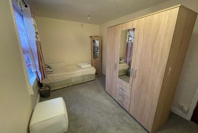 Room 3, Lincoln photo 2
