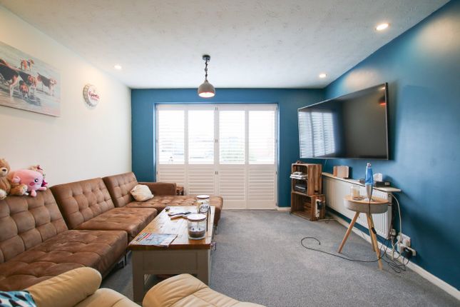 8, Delane Drive, Wokingham photo 3