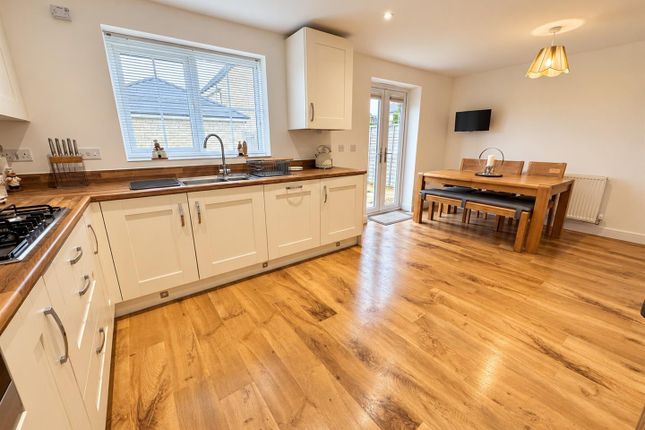11, Annatto Close, Brockworth photo 3