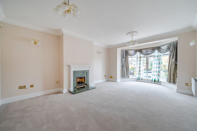 41, St. Davids Drive, Egham photo 3