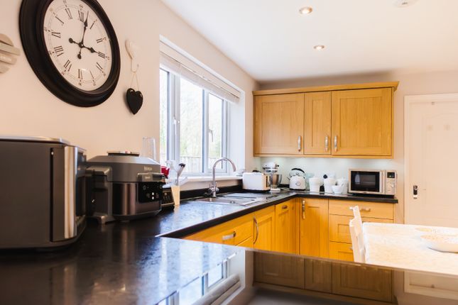 19, Russley Close, Swindon photo 3