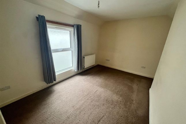 Terraced house to rent in Wernoleu Road, Ammanford