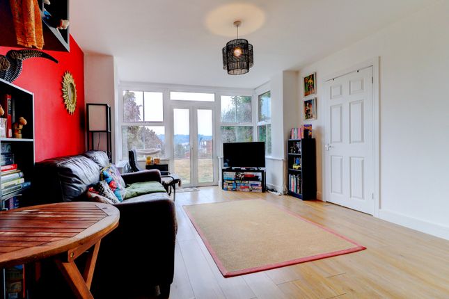 Flat 1, Abbey View House 54-56,, Priory Road, Buckinghamshire photo 2