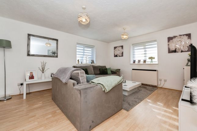 Flat 8, Redwood Court,, Norfolk Close, Kent photo 3