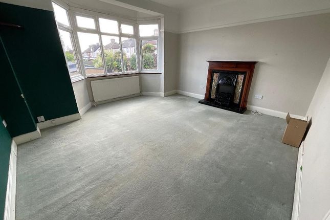 2b Vaughan Avenue, Hornchurch photo 3