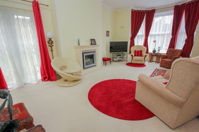 Flat for sale in Park Road, Rushden
