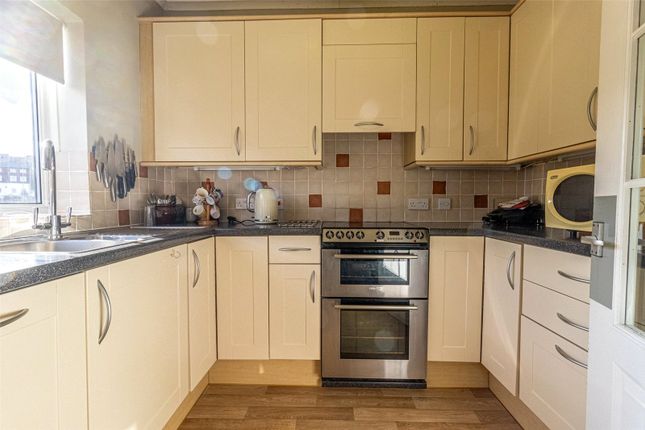 Flat for sale in Cirencester Court, Drove Road, Swindon